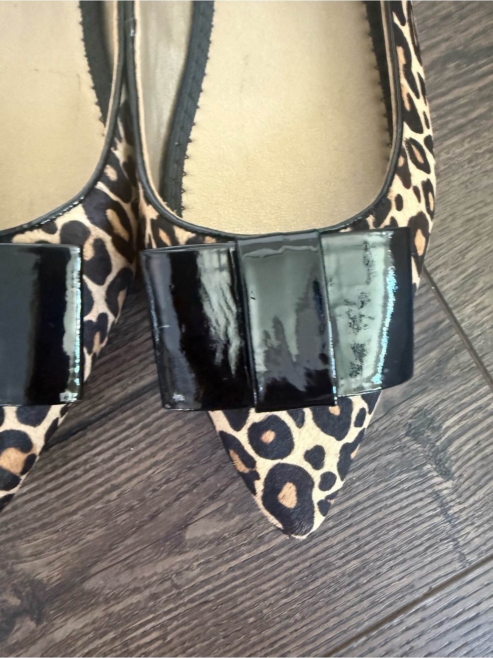 me Too NWOT Leopard Print Pointed Toe Flats with Black Patent Bow 8 - Picture 7 of 10